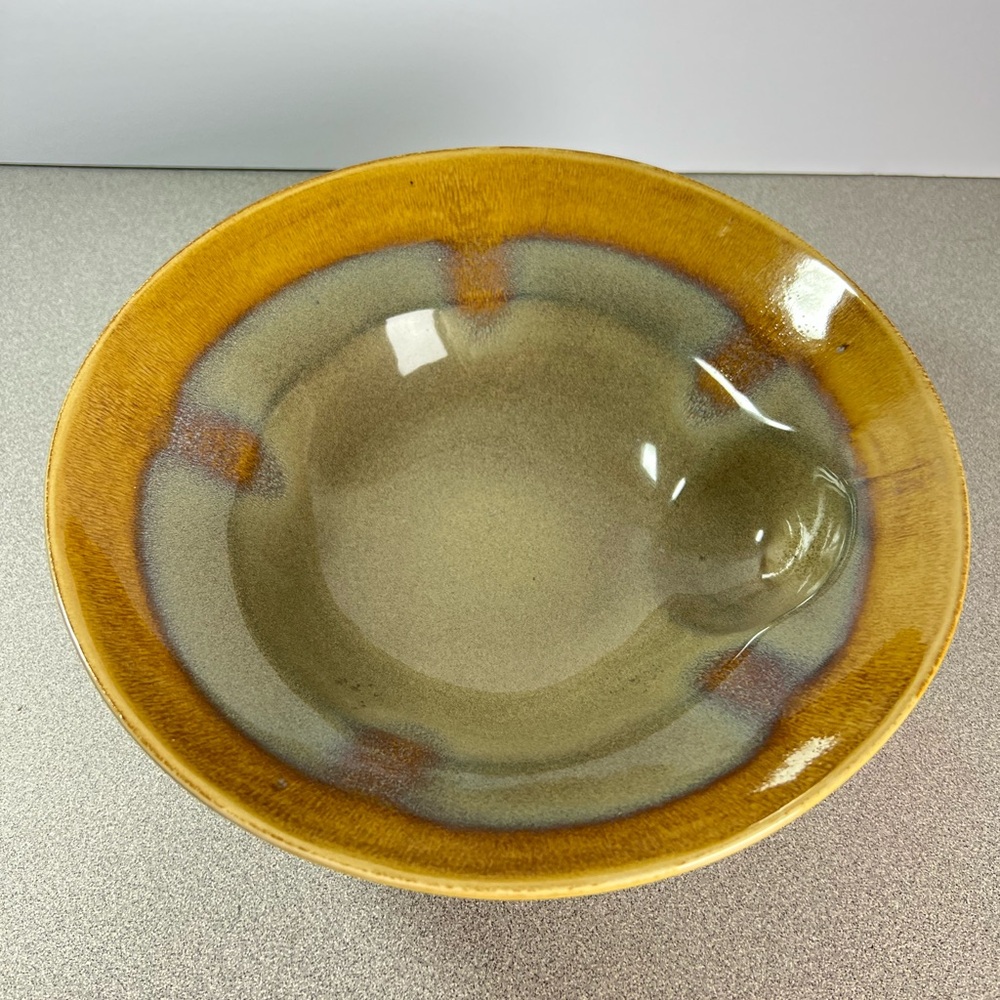 Claygo Artisan Pottery Bowl 9.5” across unique‎ glaze Grip spot gray gold taupe